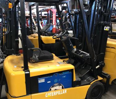 forklift electric caterpillar wheel mast shifting forks stage side forklifts georgia lease atlanta